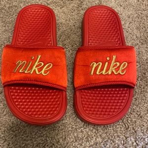 Nike slides used in good condition
